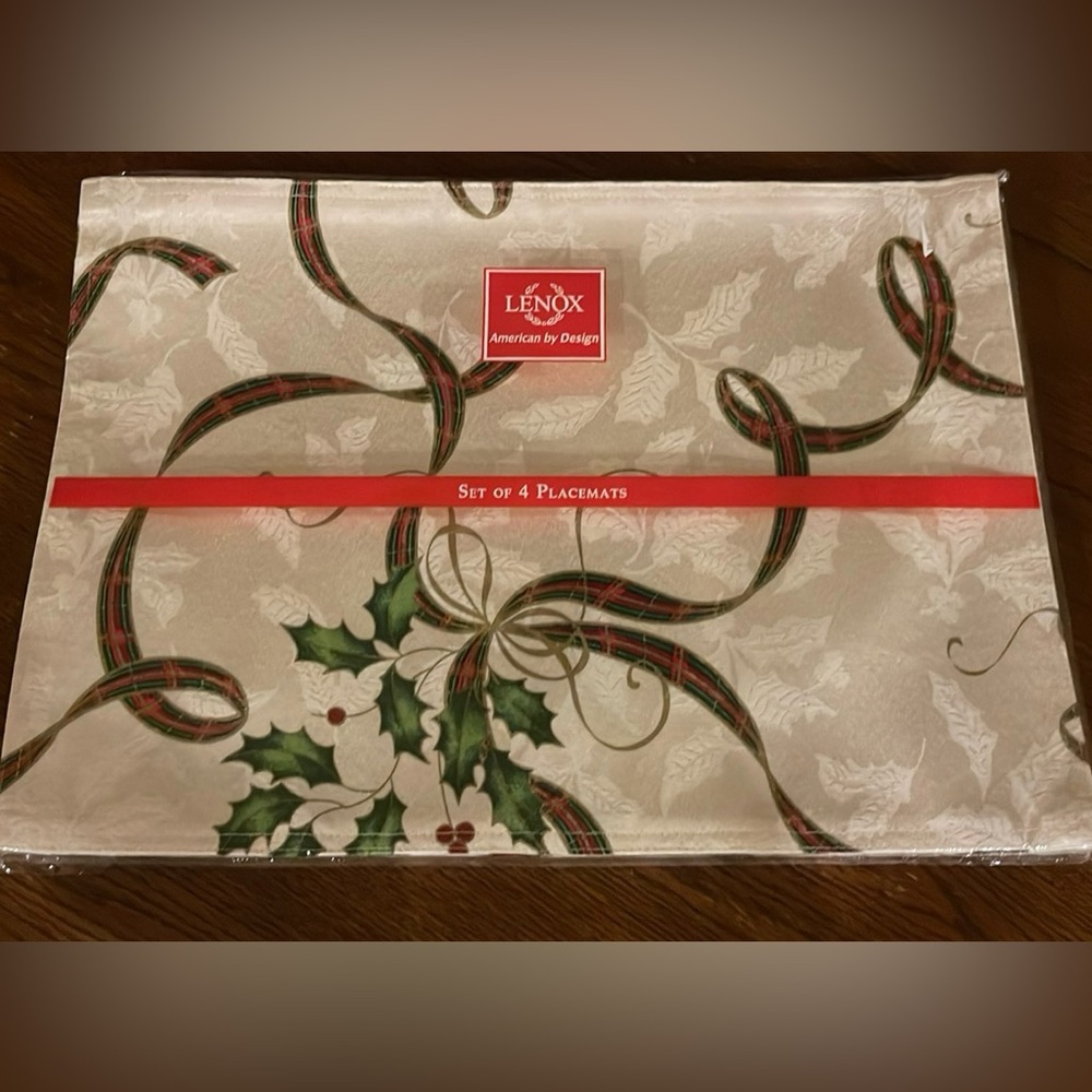 Lenox Holiday Nouveau Set of 4 Placemats - New in Packaging